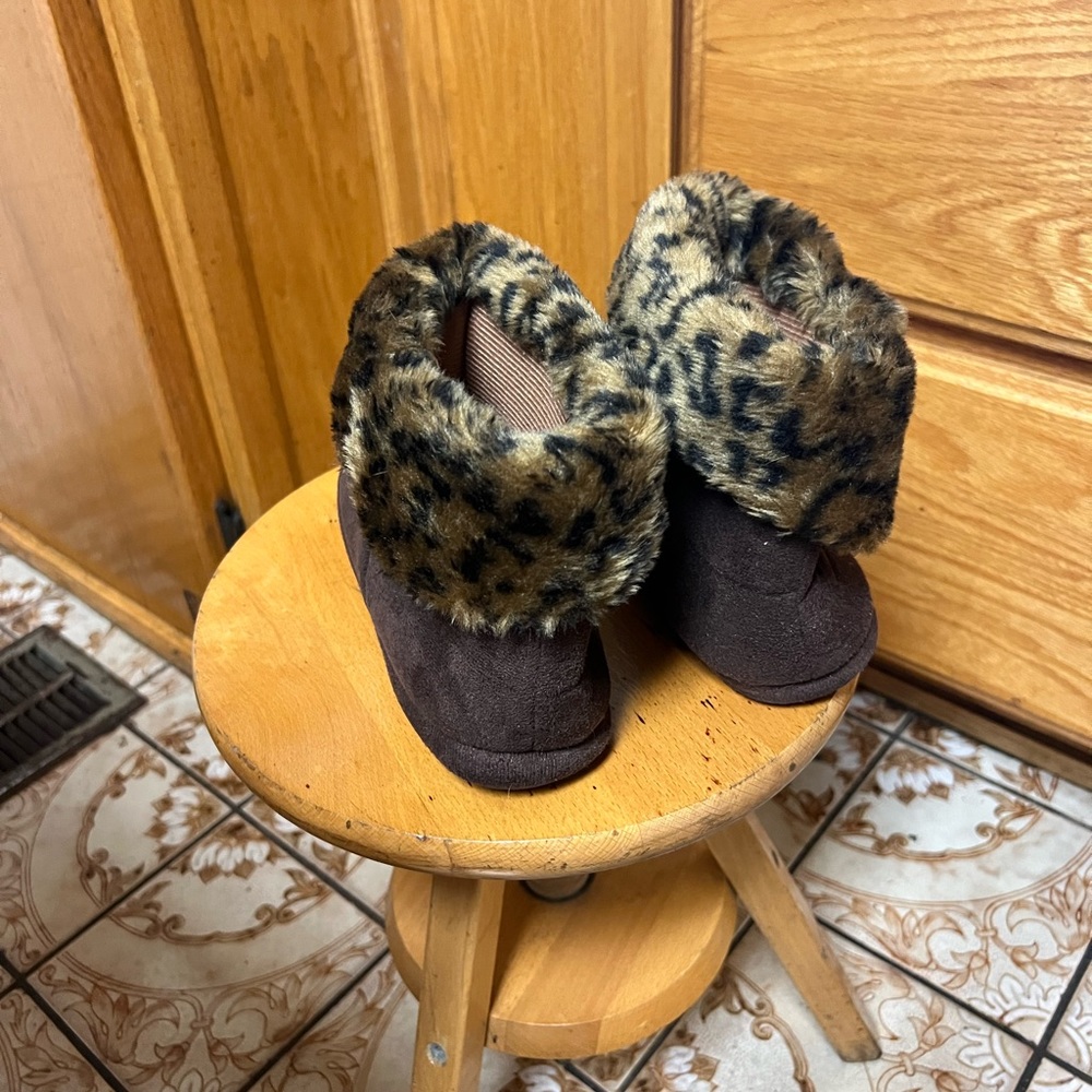 Slippers - Picture 3 of 5
